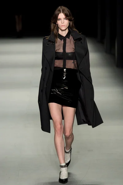 Look 16